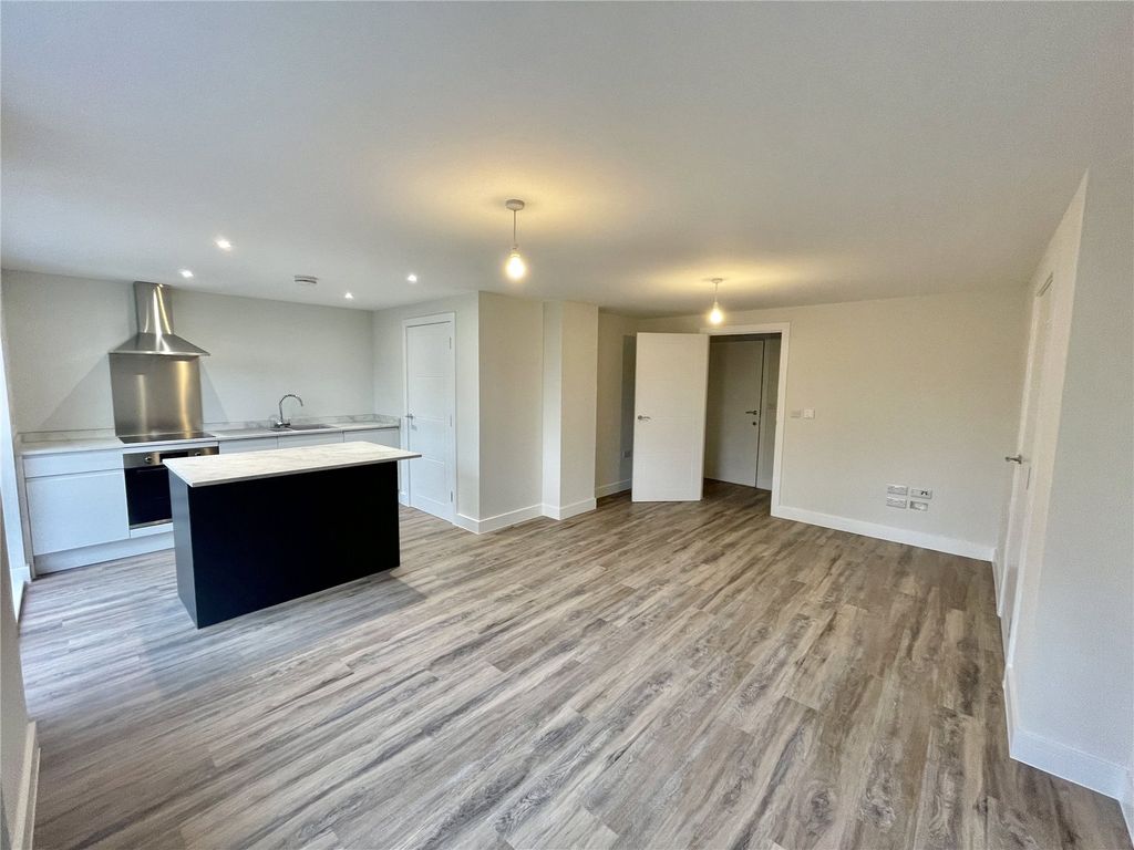 Property photo 1 of 7 Flat 7