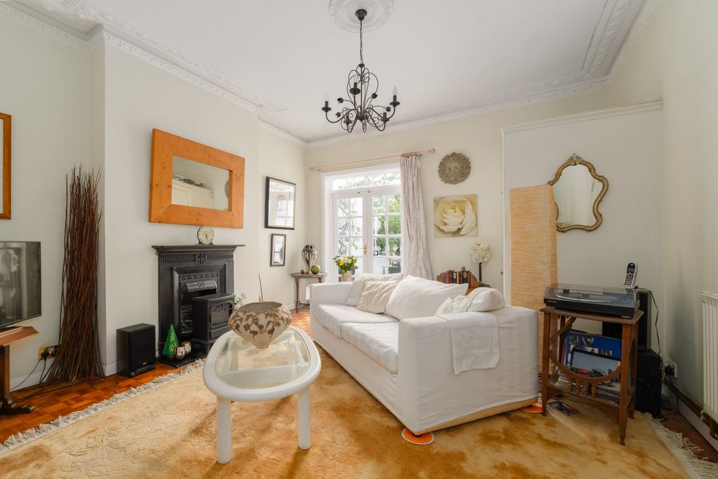 Property photo 3 of 17
