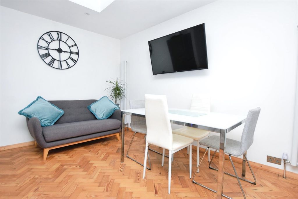 Property photo 3 of 20 Kitchen Diner.Jpg