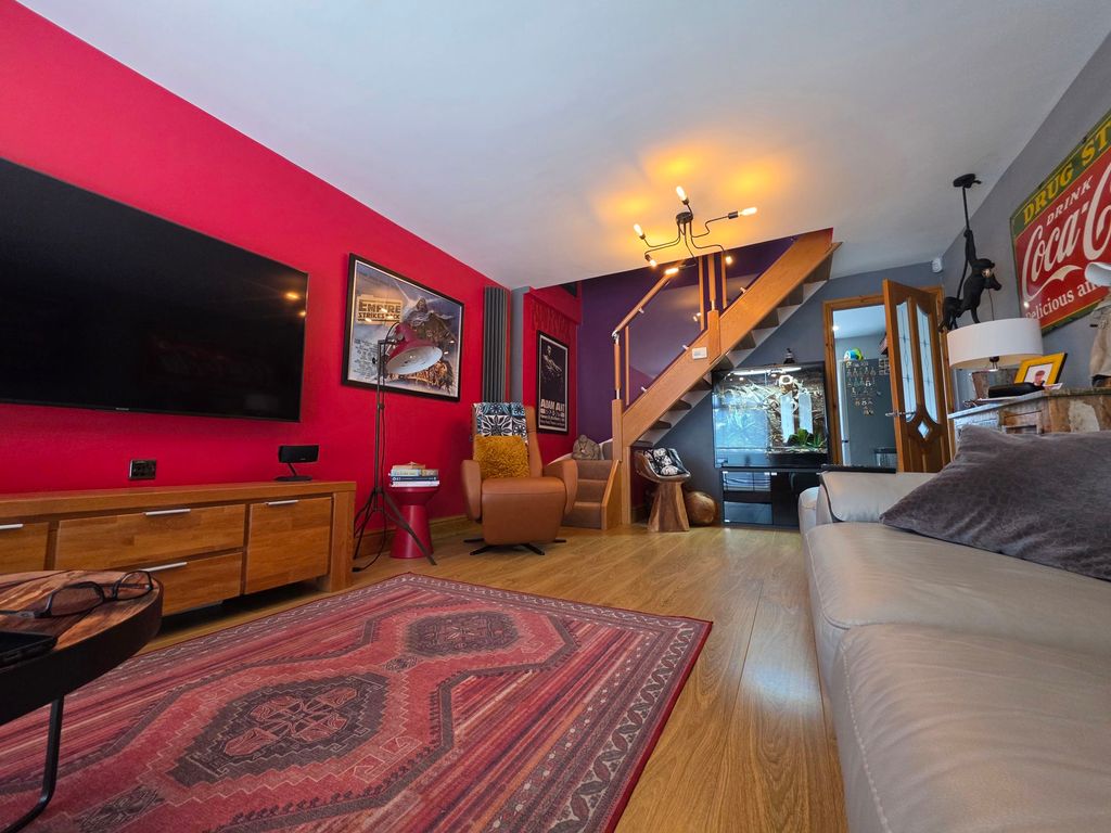 Property photo 2 of 22