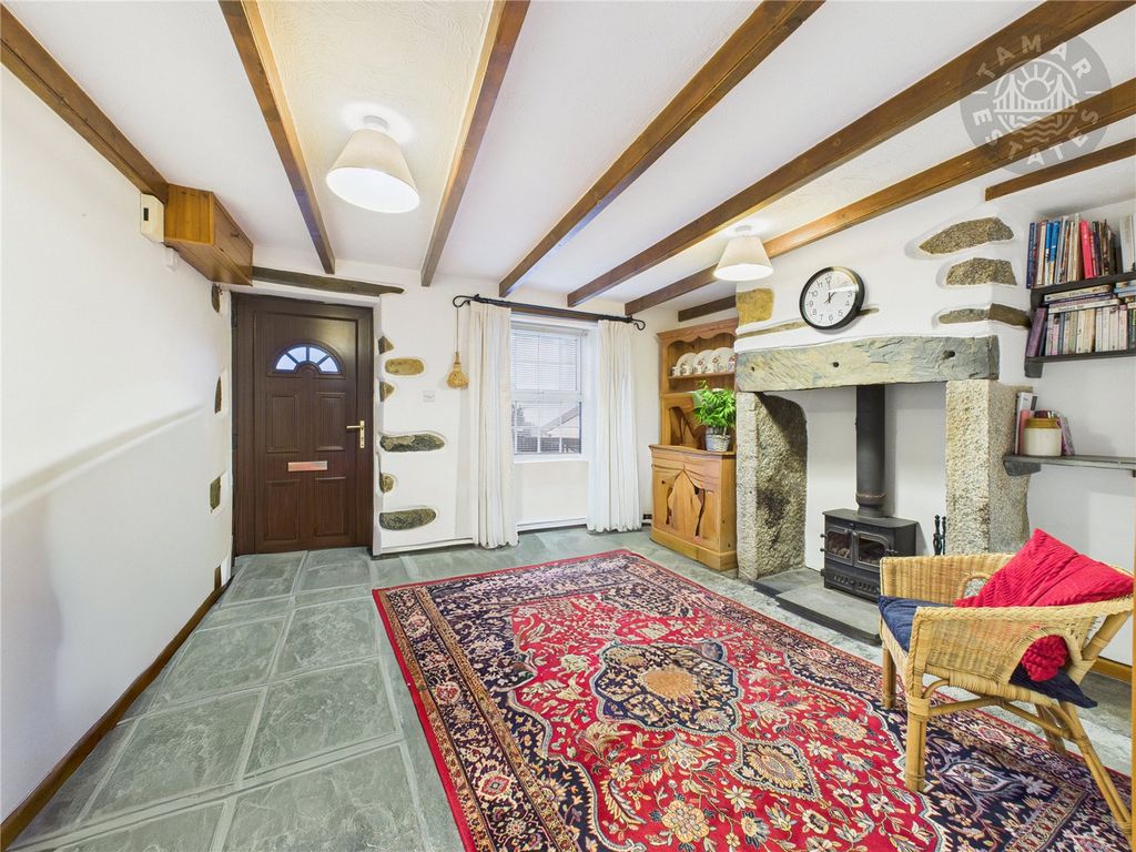 Property photo 2 of 14 Lounge