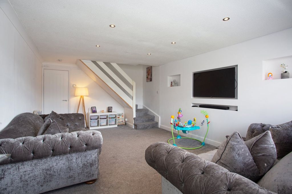 Property photo 3 of 19