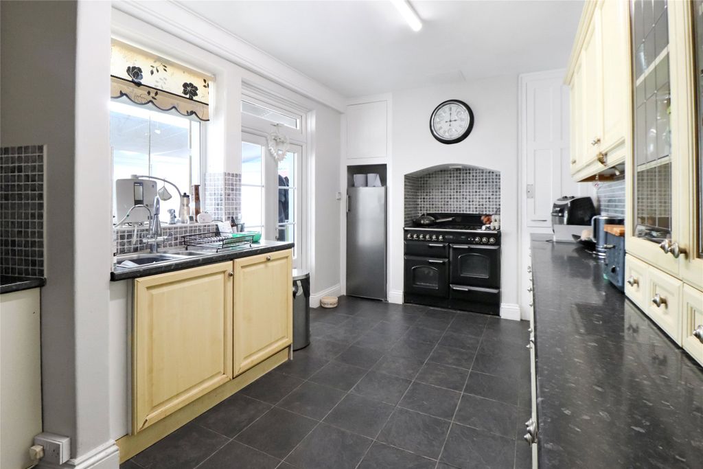 Property photo 3 of 10 3 - Picture No. 05