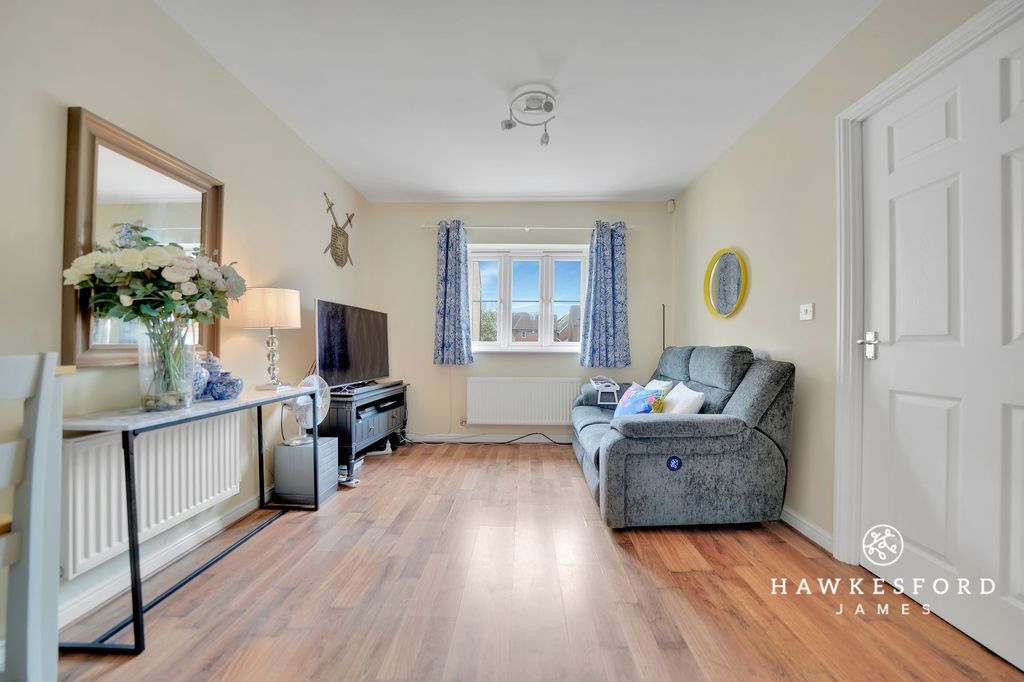 Property photo 2 of 9 Monarch Drive, Sittingbourne - Living Area