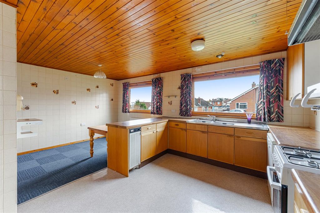 Property photo 3 of 24 Kitchen