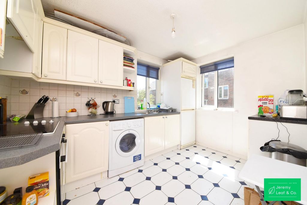 Property photo 3 of 7 Kitchen