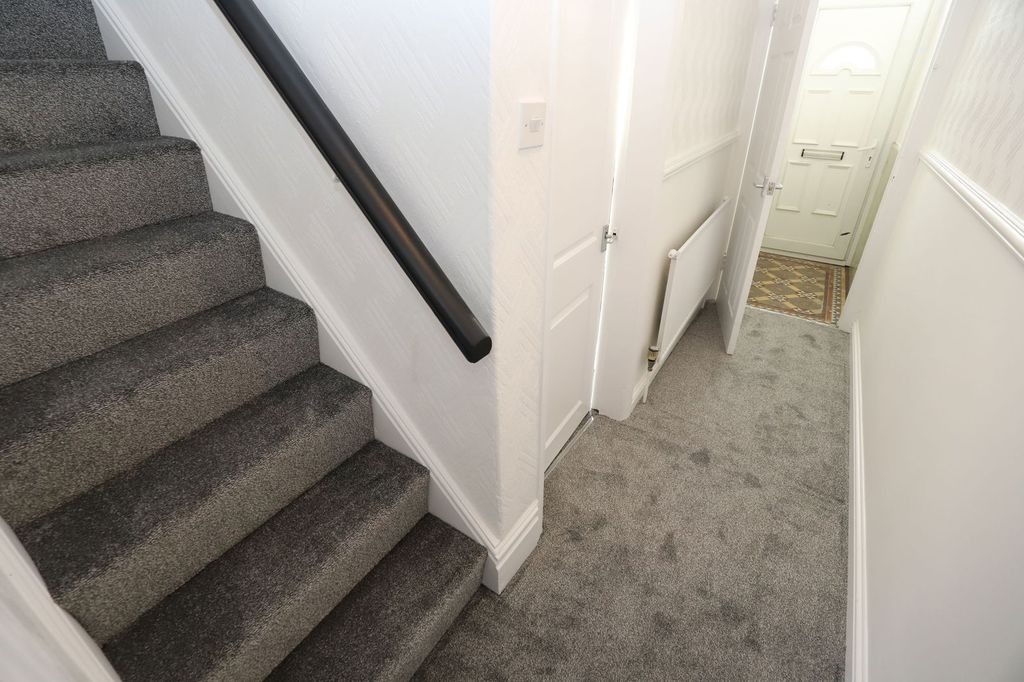 Property photo 2 of 30