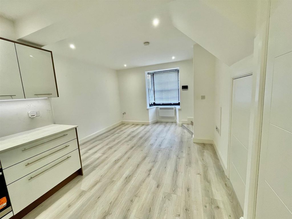 Property photo 2 of 10 3 Arlingham Reception.Jpg