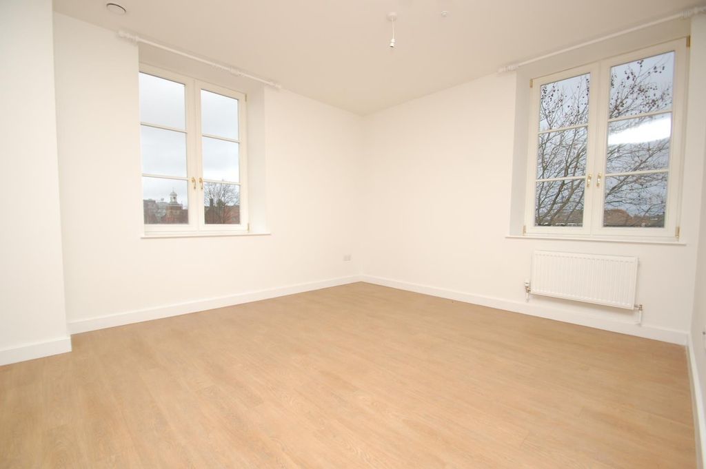 Property photo 2 of 6 Lounge