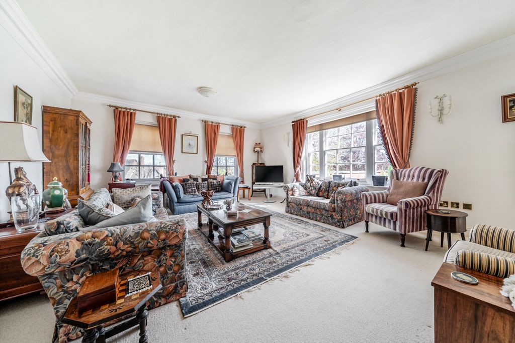 Property photo 2 of 12