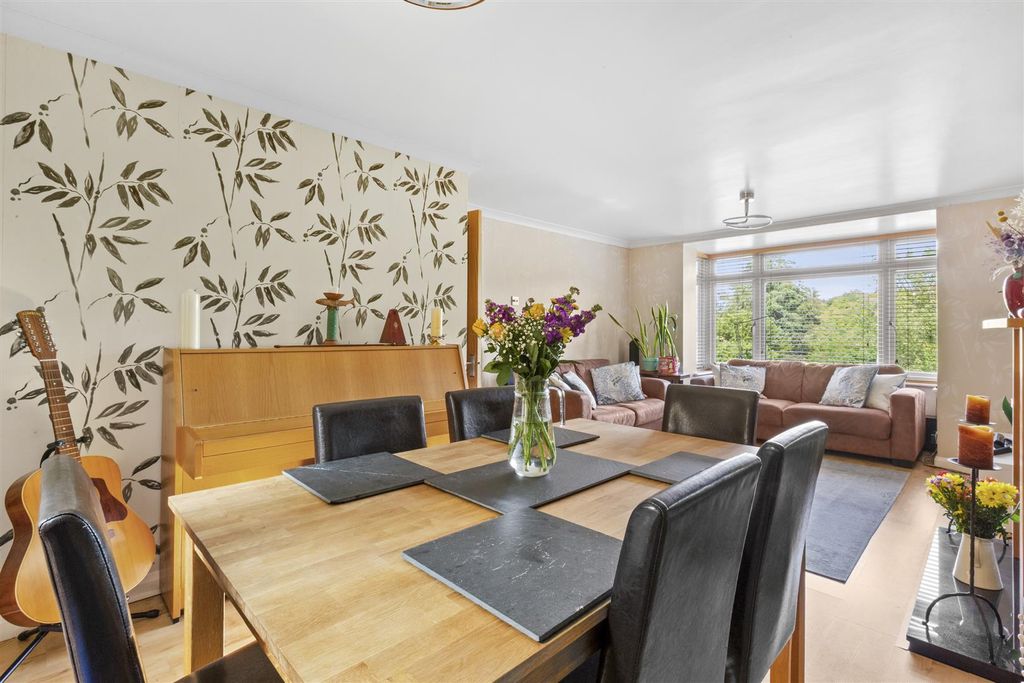 Property photo 3 of 16 Dining Area