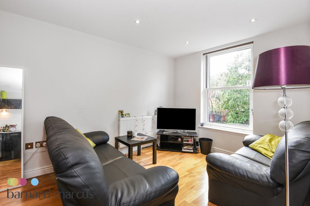 Property photo 1 of 7 Living Room