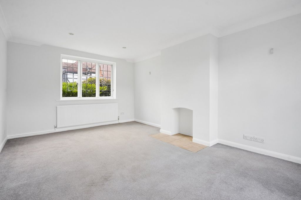 Property photo 3 of 19 Picture No. 02