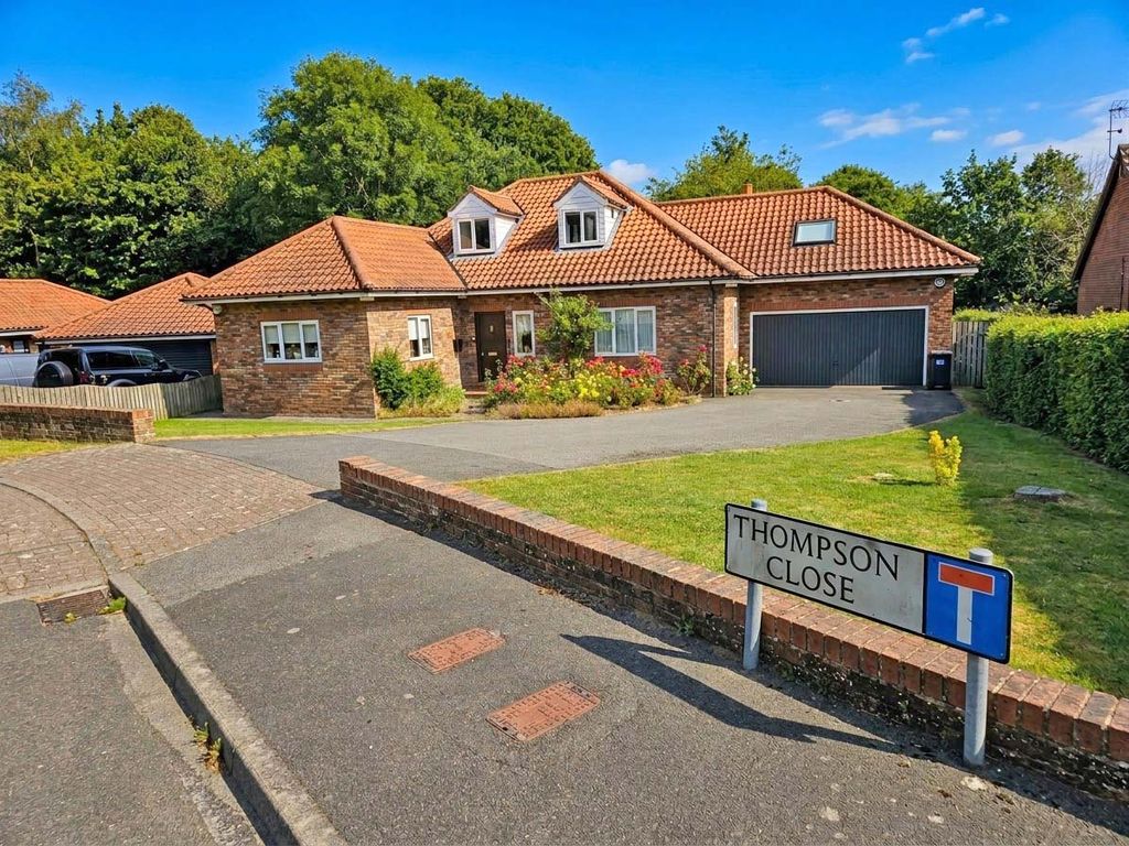 Property photo 1 of 16 4F612995-Ff11-408F-Addf-2A5cd6c5Baa5