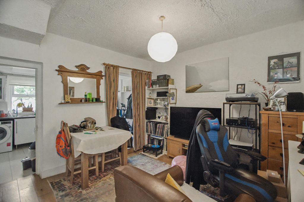 Property photo 3 of 12 50 Shakespeare Road, Walthamstow, London E17 6As