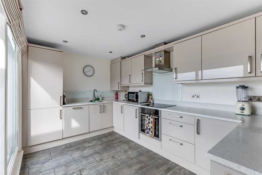 Property photo 3 of 19 Kitchen.Jpg