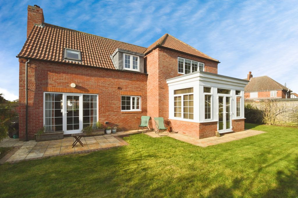 Property photo 1 of 18 Rear Garden