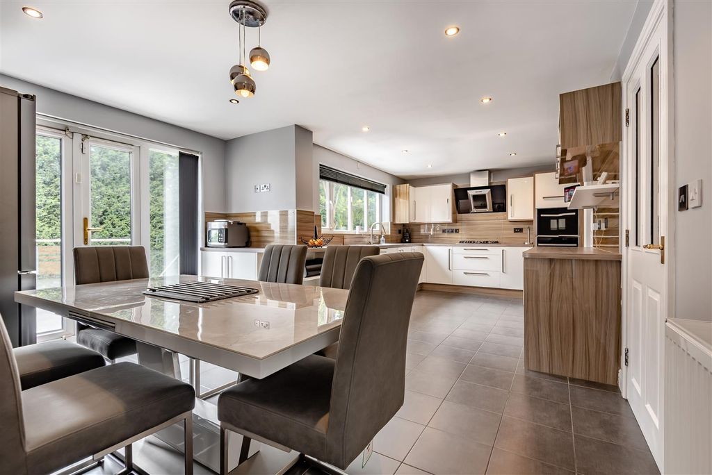 Property photo 2 of 27 8652251-Interior05.Jpg