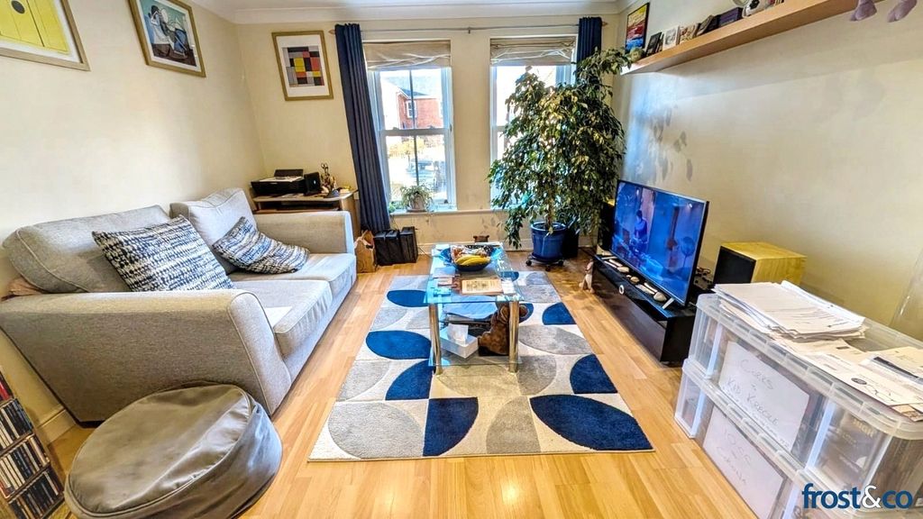 Property photo 2 of 7 Lounge