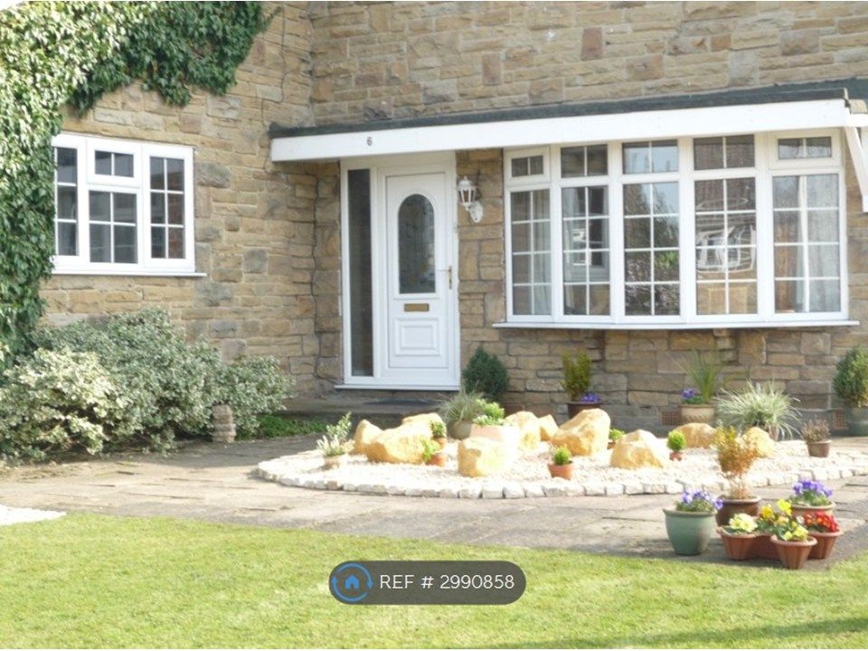 Property photo 1 of 20 Large Bay Window