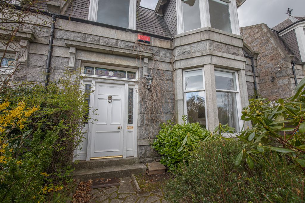 Property photo 1 of 26