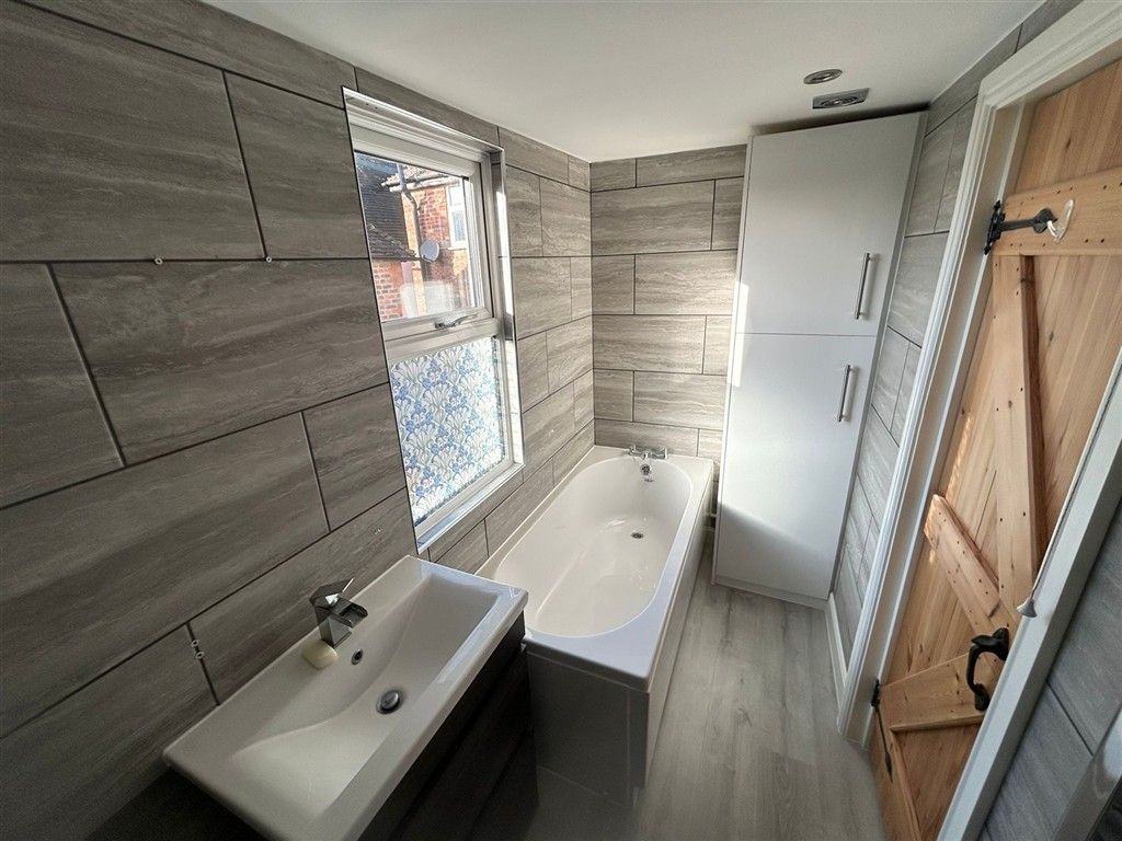 Property photo 3 of 13 Bathroom