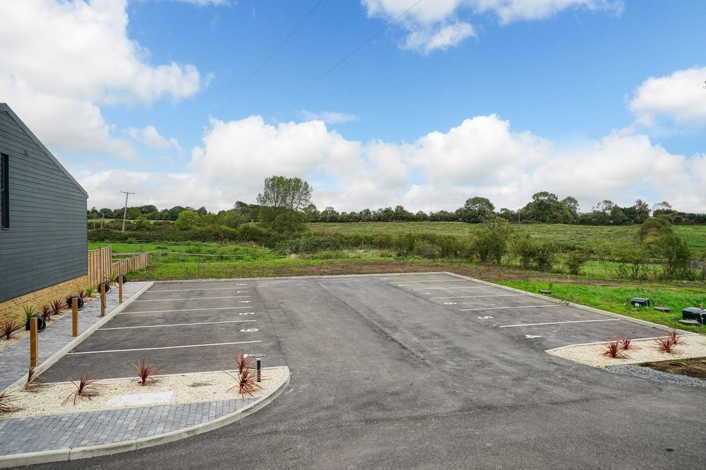 Property photo 3 of 9