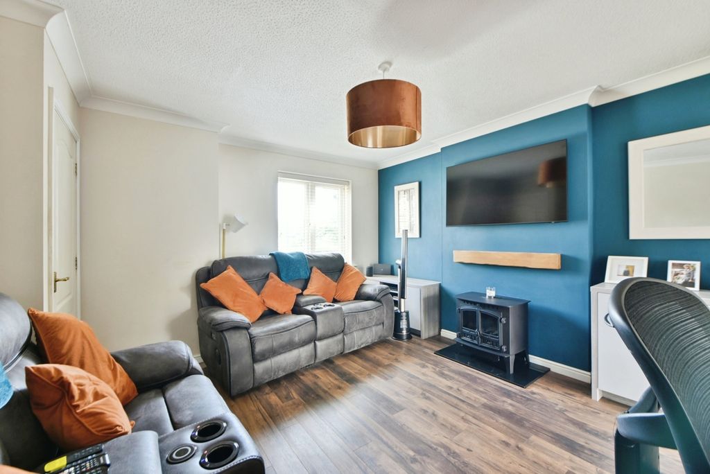 Property photo 3 of 10 Lounge
