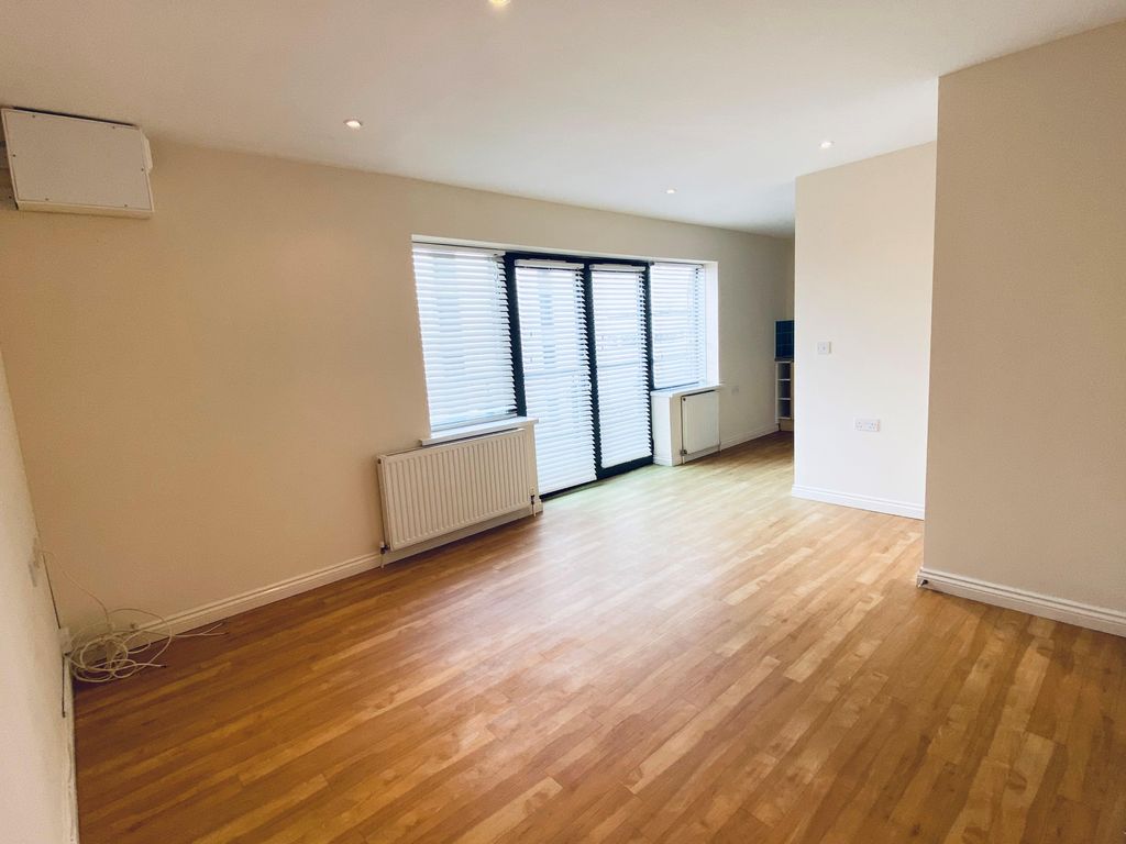 Property photo 2 of 9 Image