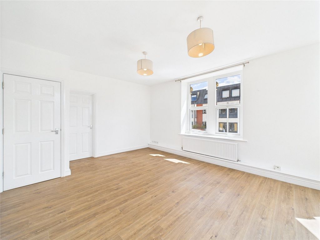 Property photo 2 of 12 Picture No. 13
