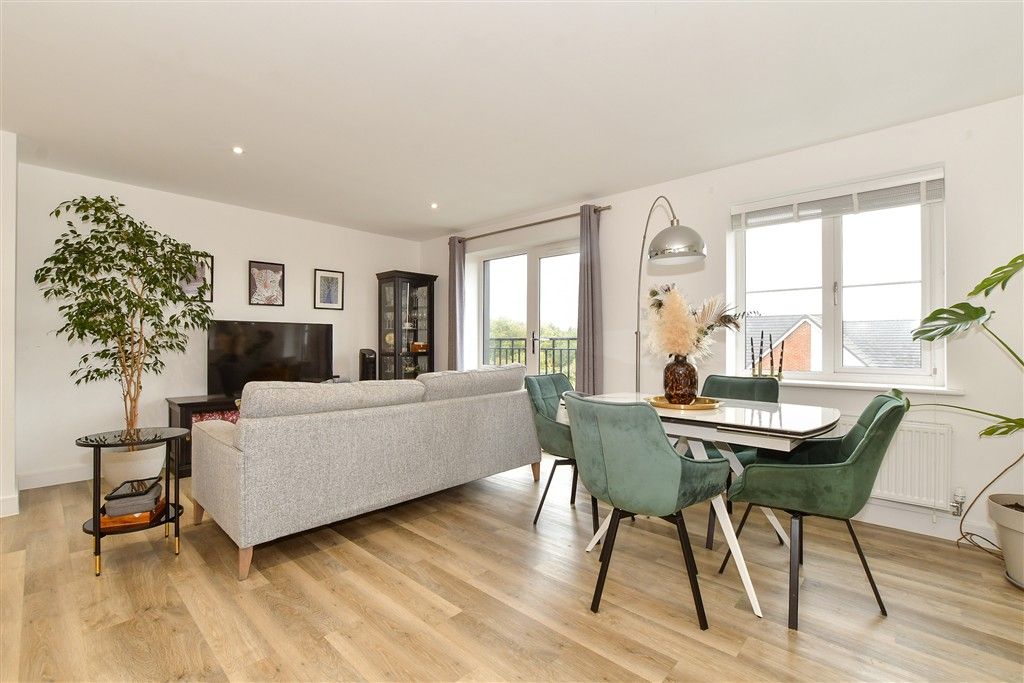 Property photo 2 of 10 Lounge/Kitchen