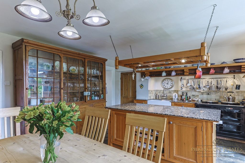 Property photo 3 of 49 4308264