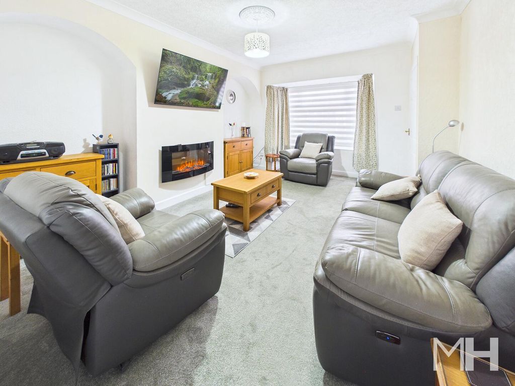 Property photo 3 of 20 Living Room