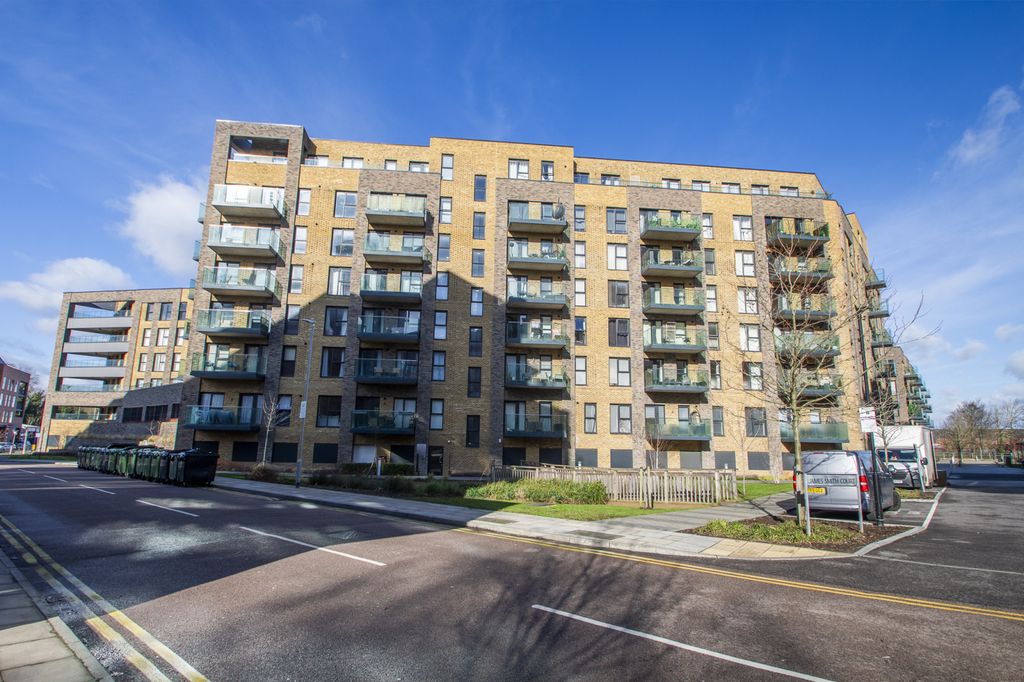 Property photo 1 of 8 Amazing Two Bedroom Apartment To Let In Dartford