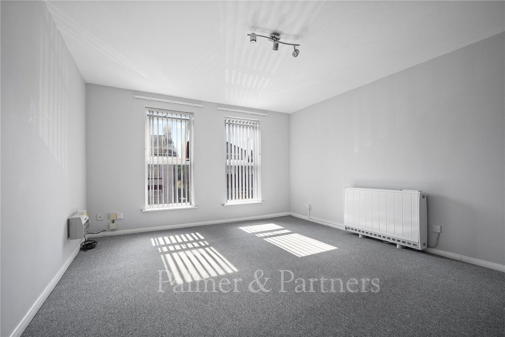 Property photo 3 of 9 Picture No. 12