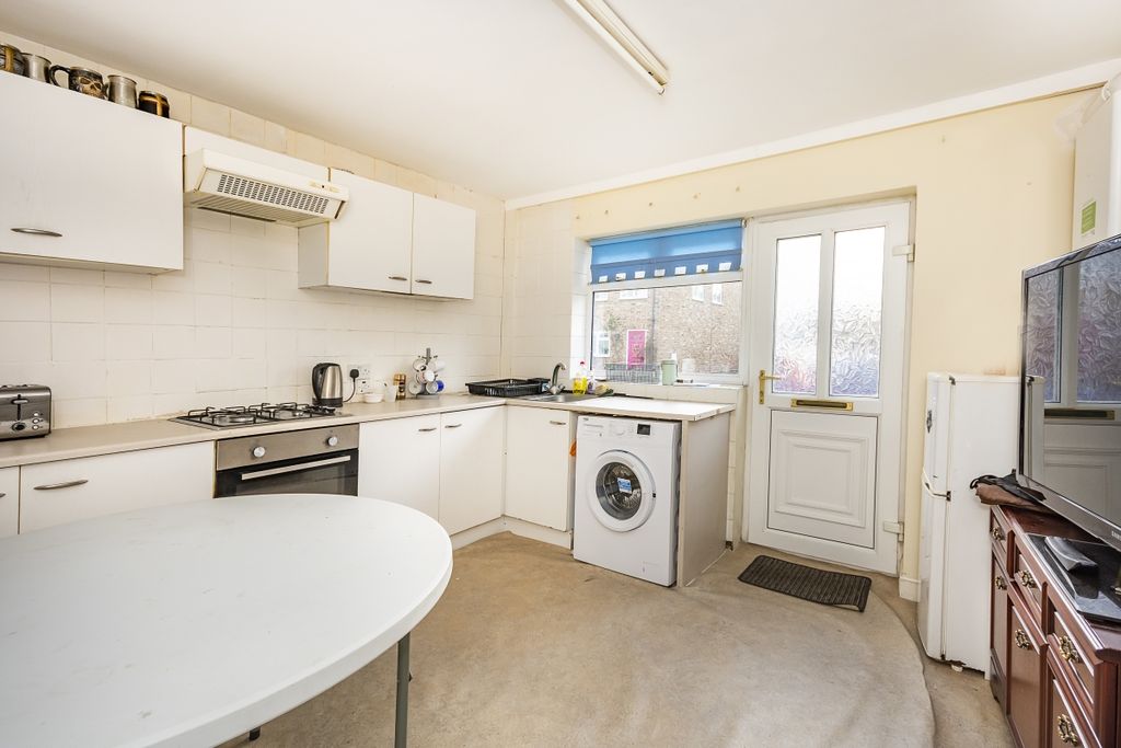 Property photo 2 of 6 .