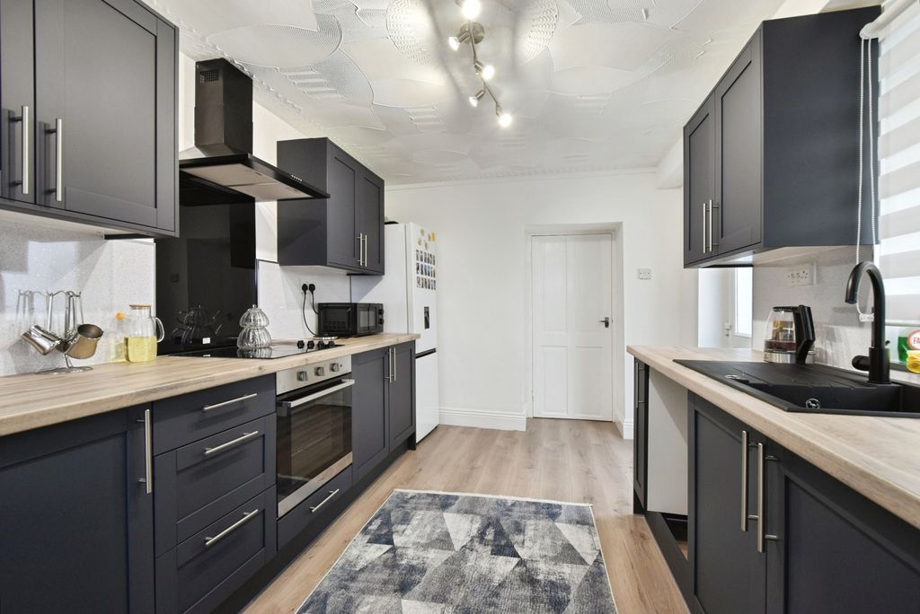 Property photo 3 of 15 Pbox-Img.Jpg