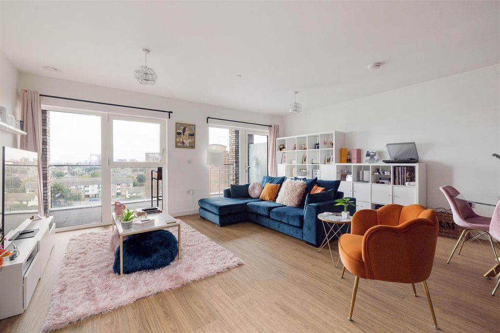 Property photo 1 of 30 Ironworks Way, E13