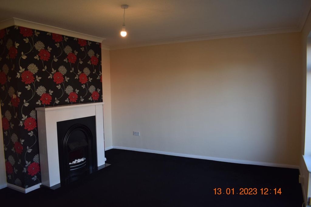 Property photo 3 of 10 Living Room