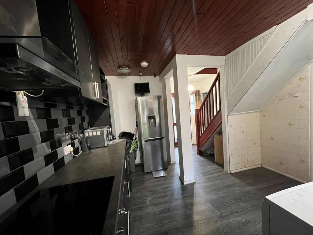 Property photo 3 of 13 Kitchen