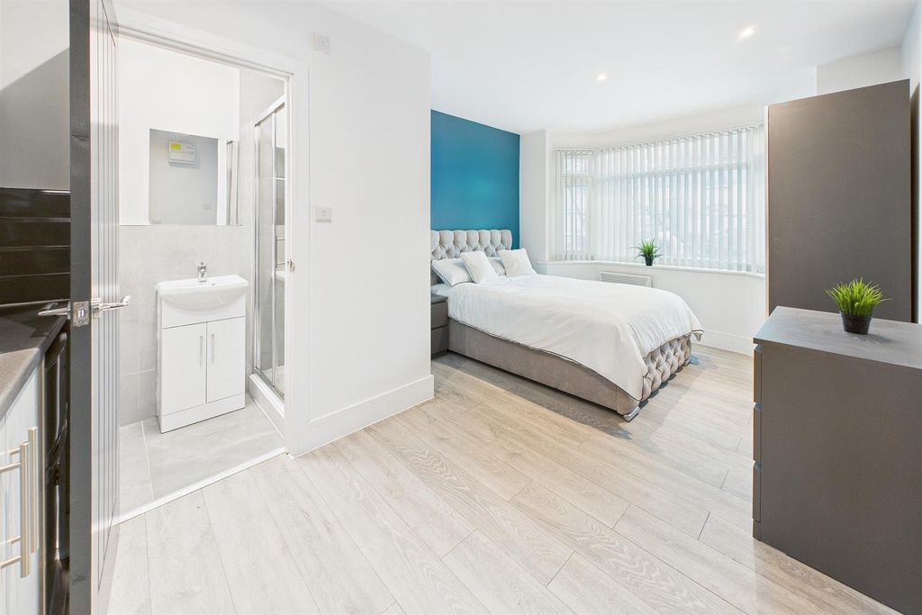 Property photo 1 of 5 Cam03736G0-Pr0214-Still001.Jpg