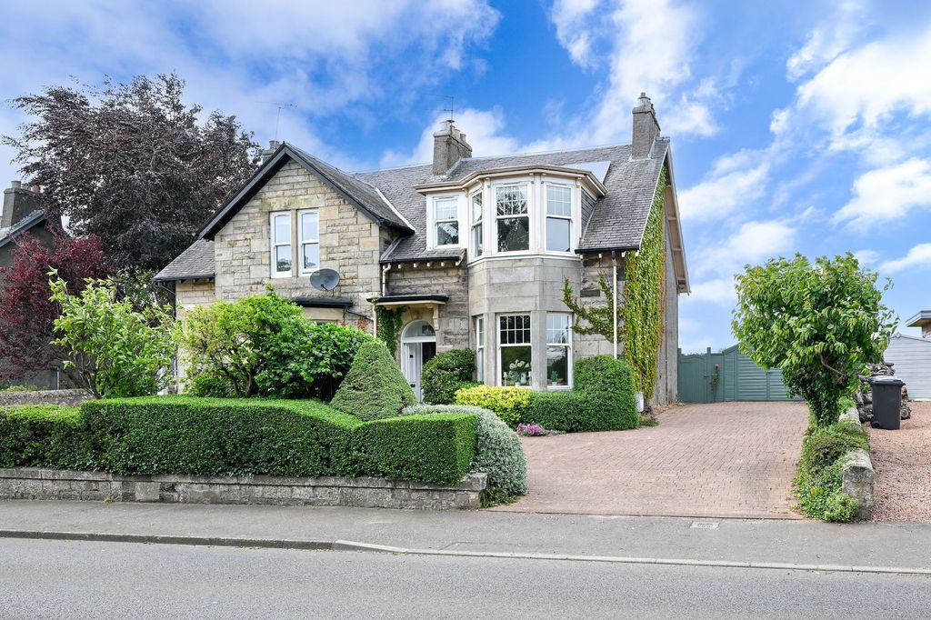 Property photo 2 of 51