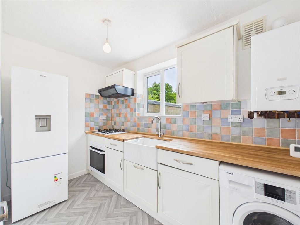 Property photo 3 of 7 Kitchen .Jpg