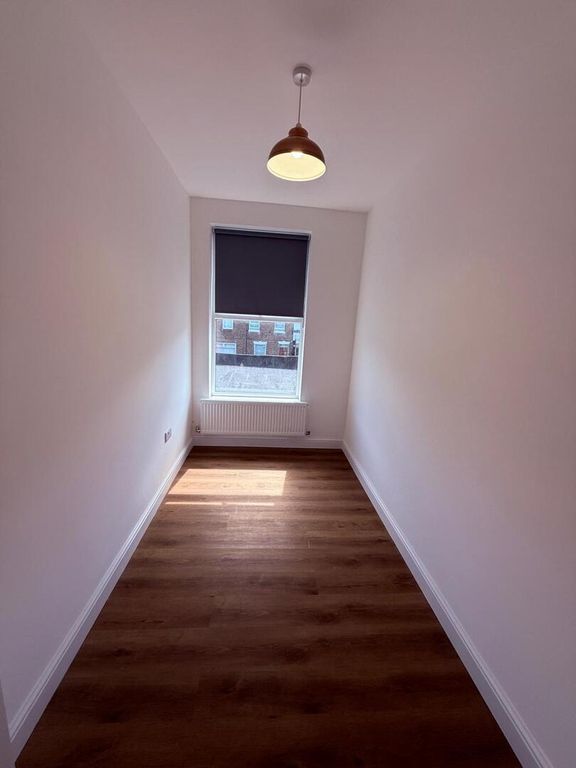 Property photo 1 of 18 Bedroom
