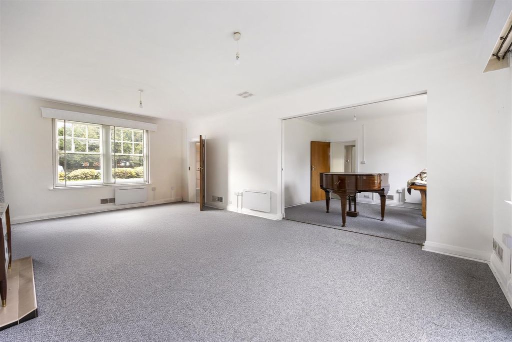 Property photo 2 of 17 Beccles Road_4-004(1).Jpg