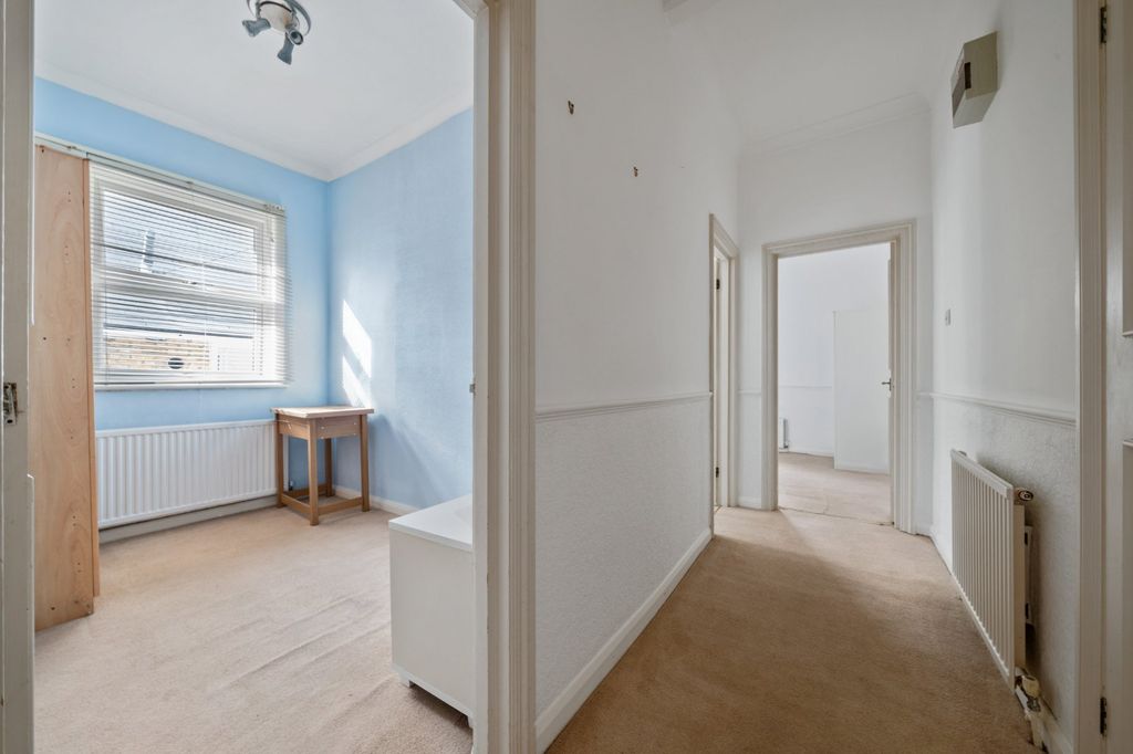 Property photo 2 of 13 Entrance Hall