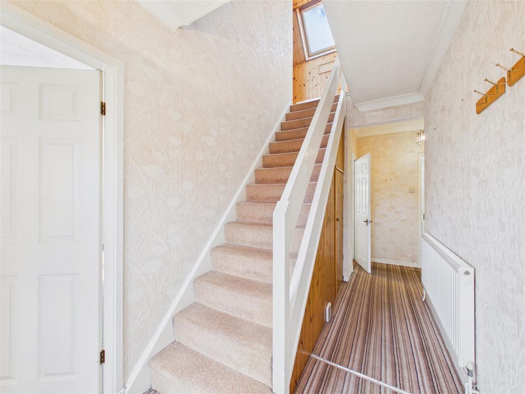 Property photo 2 of 17 Entrance Hallway