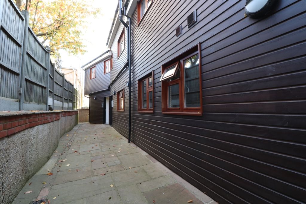 Property photo 2 of 7 Exterior