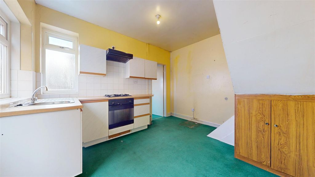 Property photo 3 of 15 Chadwick Road Kitchen