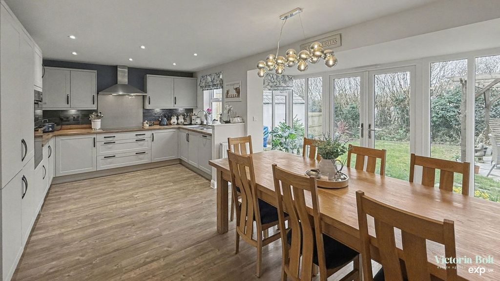 Property photo 2 of 23